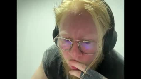 Snapshot of luke_mike chatting on 14, 4, 2026 Lucas online show from 14, 4, 2026