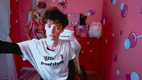 Snapshot of luke_sweet chatting on 4, 12, 2025 Luke online show from 4, 12, 2025