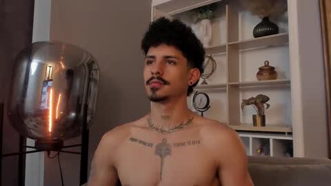 Snapshot of lukeetaylor_ chatting on 23, 10, 2025 Luke Taylor online show from 23, 10, 2025