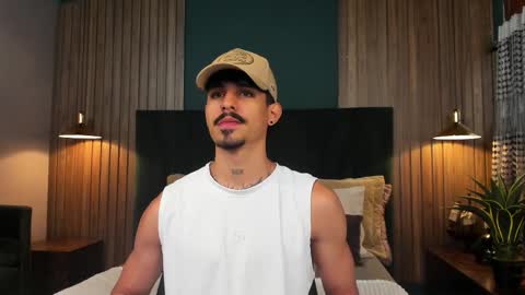 Snapshot of lukeetaylor_ chatting on 5, 11, 2025 Luke Taylor online show from 5, 11, 2025