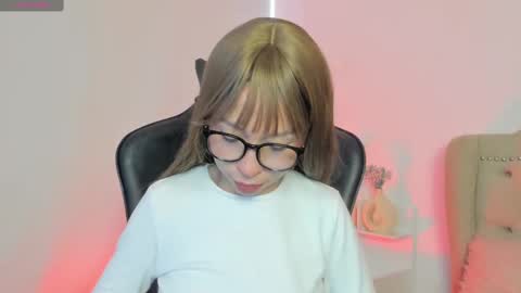 Snapshot of luluuberry chatting on 5, 11, 2025 luluuberry online show from 5, 11, 2025