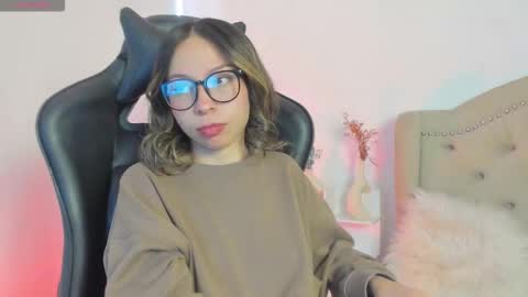 Snapshot of luluuberry chatting on 8, 11, 2025 luluuberry online show from 8, 11, 2025