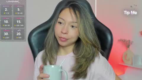 Snapshot of luluuberry chatting on 19, 11, 2025 luluuberry online show from 19, 11, 2025