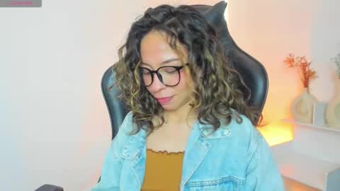 Snapshot of luluuberry chatting on 2, 12, 2025 luluuberry online show from 2, 12, 2025