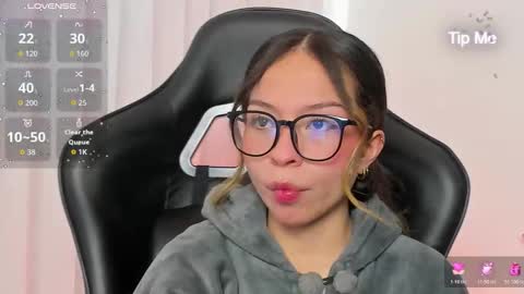 Snapshot of luluuberry chatting on 14, 12, 2025 luluuberry online show from 14, 12, 2025