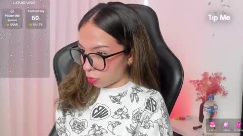 Snapshot of luluuberry chatting on 15, 12, 2025 luluuberry online show from 15, 12, 2025