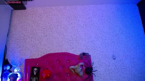 Snapshot of luly_blue chatting on 4, 11, 2025 Luly online show from 4, 11, 2025