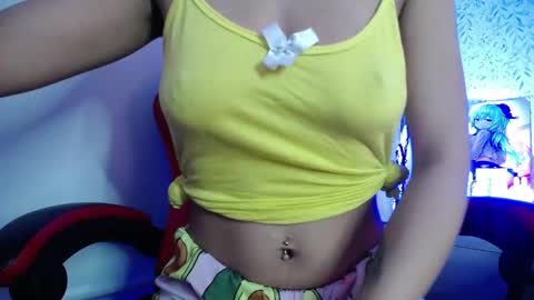 Snapshot of luly_blue chatting on 6, 11, 2025 Luly online show from 6, 11, 2025