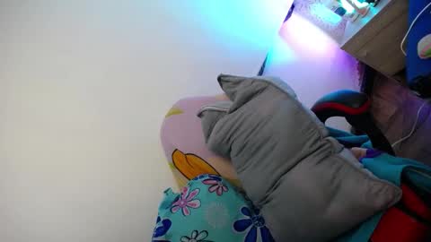 Snapshot of luly_blue chatting on 3, 12, 2025 Luly online show from 3, 12, 2025