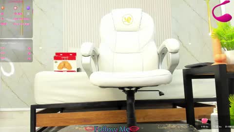 luminous__queen online show from 12, 2, 2025