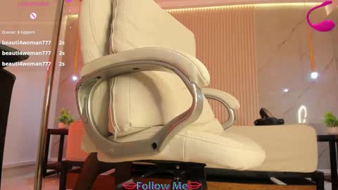 luminous__queen online show from 11, 3, 2025