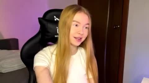 Snapshot of lumisun chatting on 19, 12, 2025 Sia online show from 19, 12, 2025