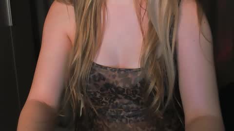 Snapshot of luna1vibe chatting on 13, 12, 2025 luna1vibe online show from 13, 12, 2025