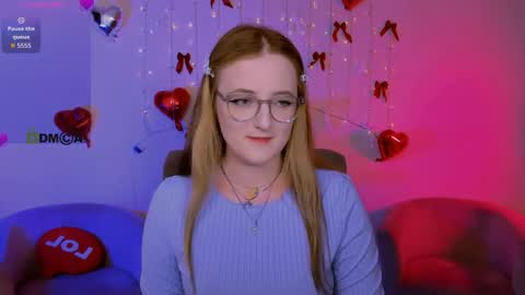 Snapshot of luna_berryy chatting on 8, 5, 2026 luna_berryy online show from 8, 5, 2026