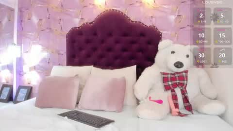 Snapshot of luna_bloomm_ chatting on 23, 6, 2026 Luna Bloom online show from 23, 6, 2026