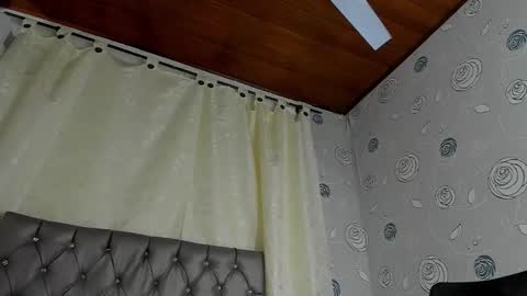 Snapshot of luna_evaa chatting on 8, 1, 2025 Luna Eva online show from 8, 1, 2025