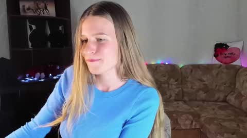 Snapshot of luna_evan chatting on 9, 12, 2024 luna_evan online show from 9, 12, 2024