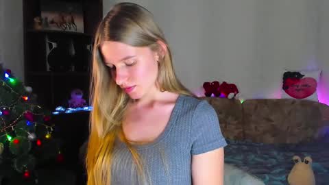 Snapshot of luna_evan chatting on 2, 1, 2025 luna_evan online show from 2, 1, 2025