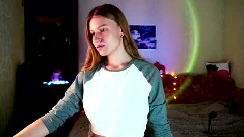 Snapshot of luna_evan chatting on 18, 11, 2025 luna_evan online show from 18, 11, 2025