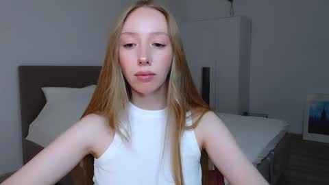 Snapshot of luna_insanity chatting on 11, 1, 2025 Luna online show from 11, 1, 2025