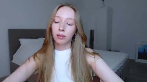 Snapshot of luna_insanity chatting on 11, 1, 2025 Luna online show from 11, 1, 2025