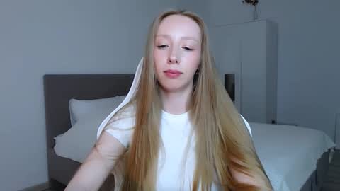 Snapshot of luna_insanity chatting on 11, 9, 2025 Luna online show from 11, 9, 2025