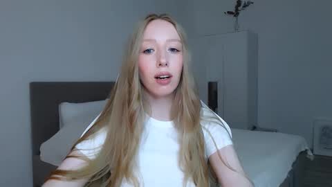 Snapshot of luna_insanity chatting on 11, 10, 2025 Luna online show from 11, 10, 2025