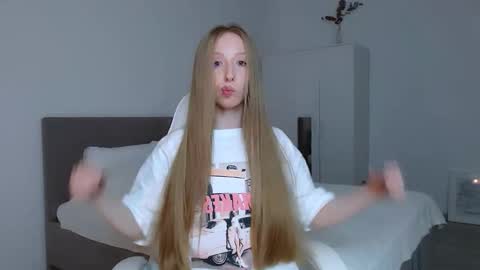 Snapshot of luna_insanity chatting on 12, 10, 2025 Luna online show from 12, 10, 2025