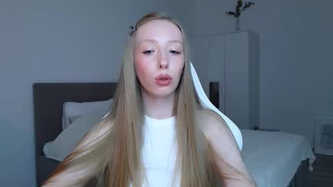 Snapshot of luna_insanity chatting on 23, 10, 2025 Luna online show from 23, 10, 2025