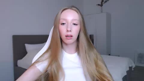 Snapshot of luna_insanity chatting on 3, 11, 2025 Luna online show from 3, 11, 2025