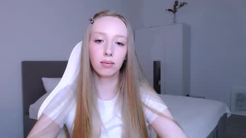 Snapshot of luna_insanity chatting on 28, 11, 2025 Luna online show from 28, 11, 2025