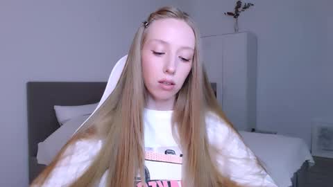 Snapshot of luna_insanity chatting on 30, 11, 2025 Luna online show from 30, 11, 2025