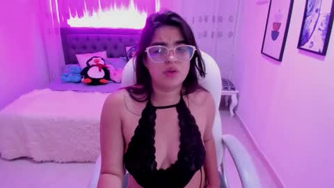 Snapshot of luna_jonnes1 chatting on 28, 11, 2025 Luna online show from 28, 11, 2025