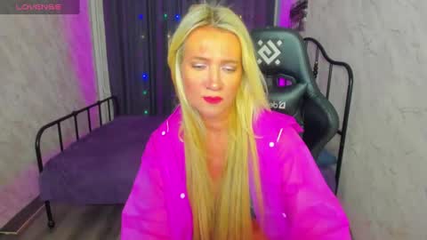 luna_lew1s online show from 22, 2, 2025