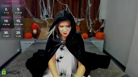 luna_lew1s online show from 31, 10, 2025