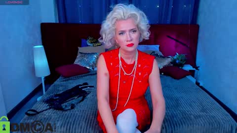 luna_lew1s online show from 20, 11, 2025