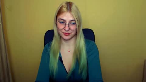 Luna online show from 4, 1, 2025