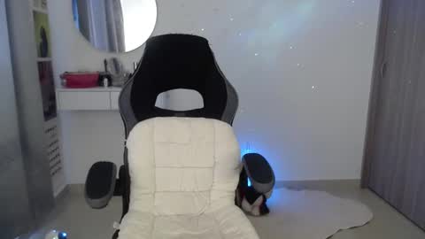 Snapshot of luna_mails chatting on 9, 10, 2025 Luna online show from 9, 10, 2025