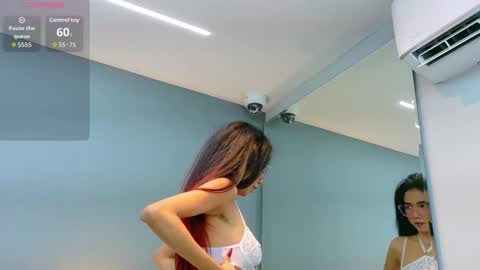 Snapshot of luna_roja25 chatting on 12, 9, 2025 LUNA online show from 12, 9, 2025