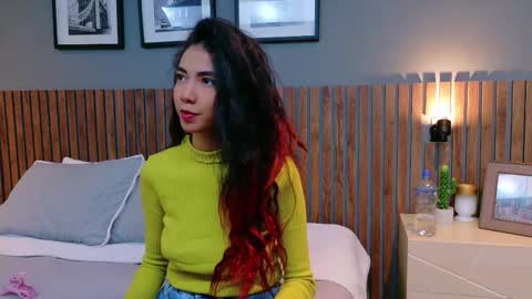 Snapshot of luna_roja25 chatting on 1, 10, 2025 LUNA online show from 1, 10, 2025