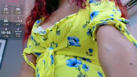 Snapshot of luna_roja25 chatting on 3, 10, 2025 LUNA online show from 3, 10, 2025