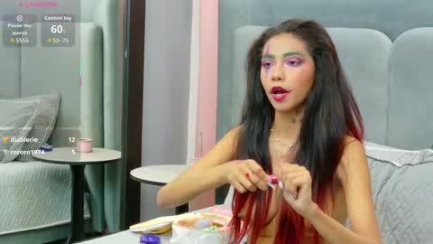 Snapshot of luna_roja25 chatting on 8, 10, 2025 LUNA online show from 8, 10, 2025