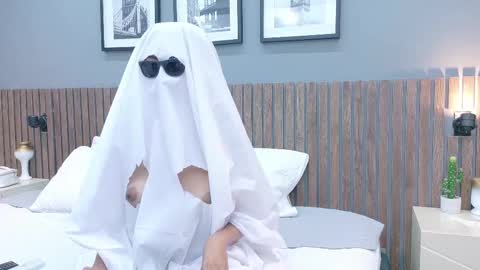 Snapshot of luna_roja25 chatting on 12, 10, 2025 LUNA online show from 12, 10, 2025