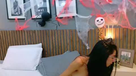 Snapshot of luna_roja25 chatting on 27, 10, 2025 LUNA online show from 27, 10, 2025