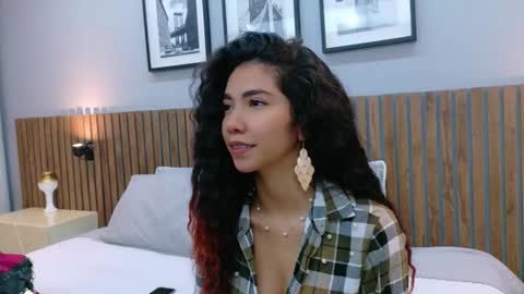 Snapshot of luna_roja25 chatting on 28, 11, 2025 LUNA online show from 28, 11, 2025