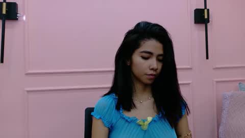 Snapshot of luna_roja25 chatting on 19, 12, 2025 LUNA online show from 19, 12, 2025