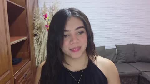 luna_rousse26 online show from 1, 6, 2026