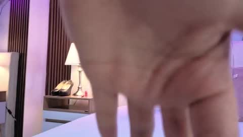 Snapshot of luna_star__18 chatting on 18, 10, 2025 A M M Y online show from 18, 10, 2025