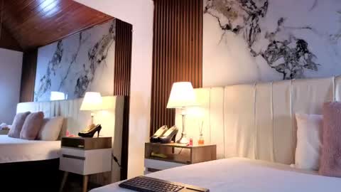 Snapshot of luna_star__18 chatting on 19, 10, 2025 A M M Y online show from 19, 10, 2025