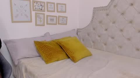 luna_valle online show from 28, 2, 2025